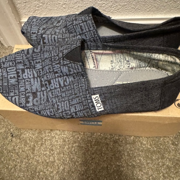 TOMS Women’s Black Slip-On Shoes Carpe Diem Sz 5.5 - Picture 5 of 6